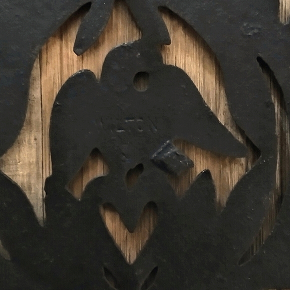 Vintage Wilton Cast Iron Eagle & Laurel Heart Wreath Trivet - Picture 4 of 9